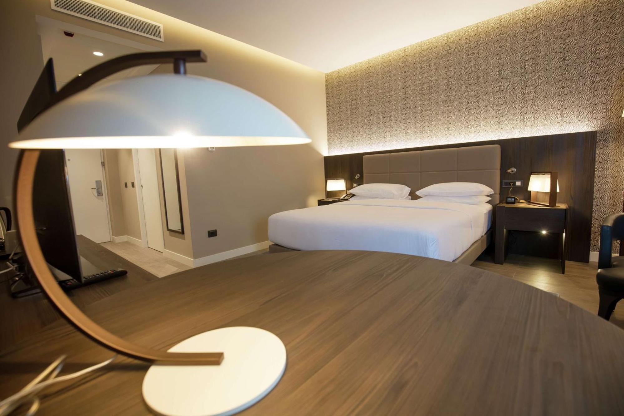 ดับเบิลทรี บาย ฮิลตัน ปวงต์-นัวร์ Hotel ภายนอก รูปภาพ