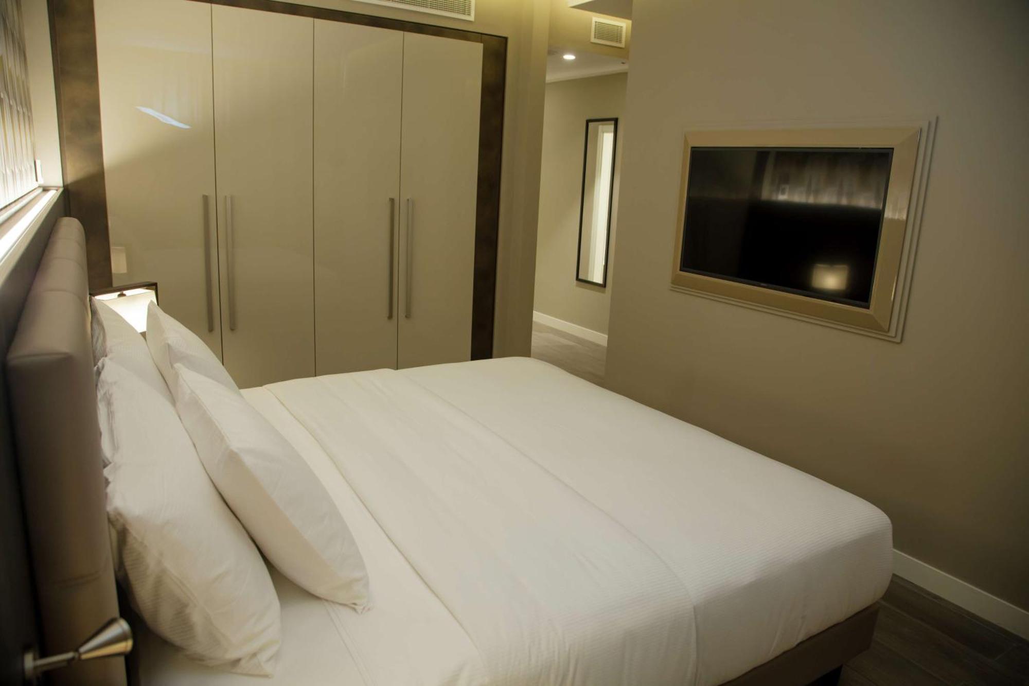 ดับเบิลทรี บาย ฮิลตัน ปวงต์-นัวร์ Hotel ภายนอก รูปภาพ