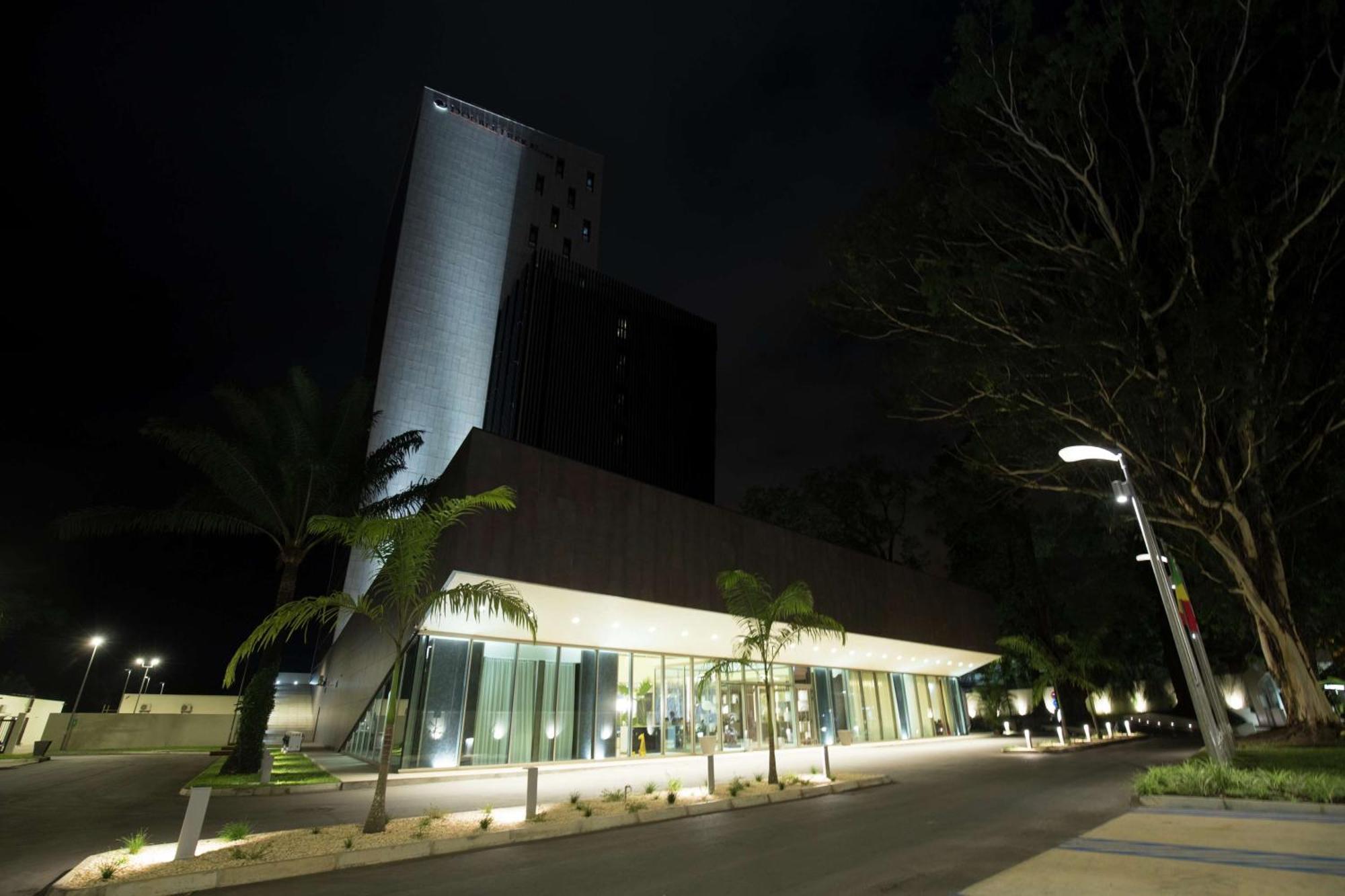 ดับเบิลทรี บาย ฮิลตัน ปวงต์-นัวร์ Hotel ภายนอก รูปภาพ