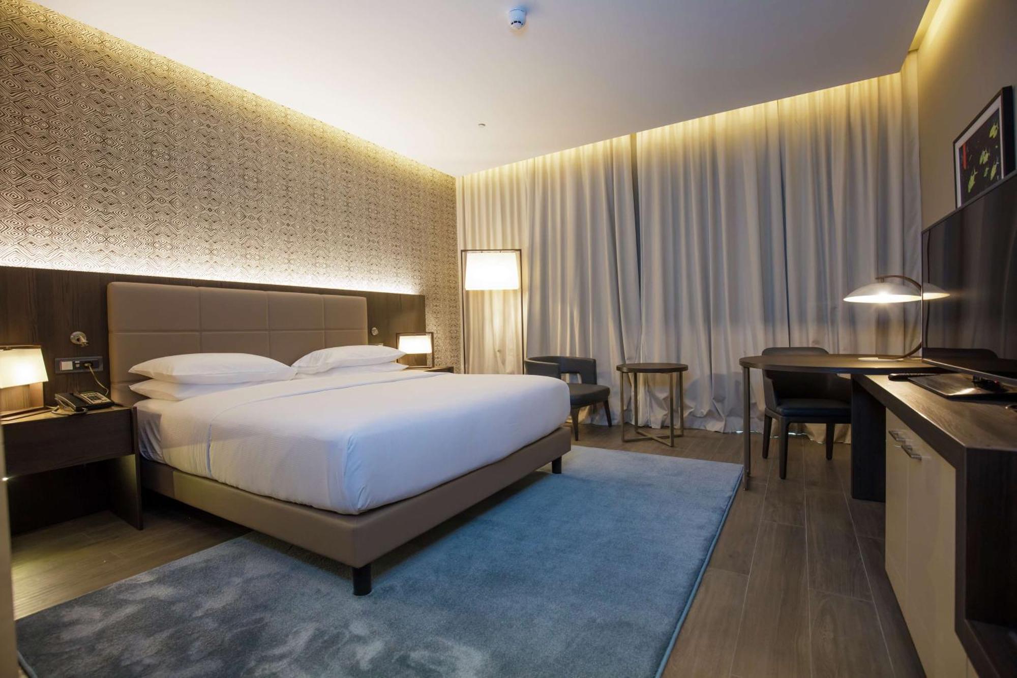 ดับเบิลทรี บาย ฮิลตัน ปวงต์-นัวร์ Hotel ภายนอก รูปภาพ